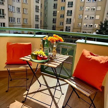 Elegant 1bed Condo, Prime Location Apartmán *