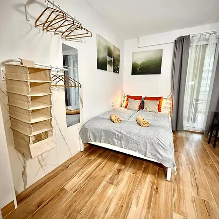 Elegant 1bed Condo, Prime Location Apartment