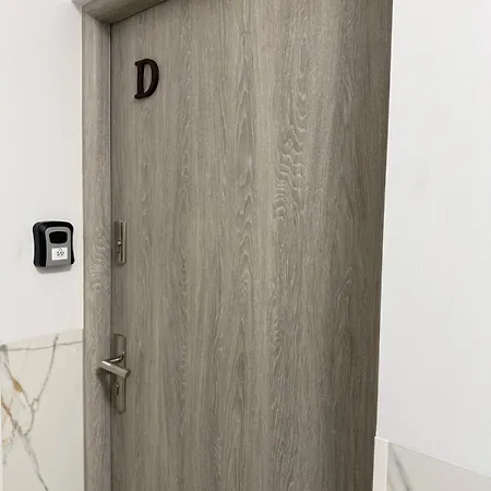 Elegant 1bed Condo, Prime Location