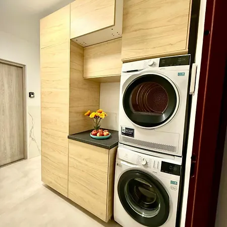 Elegant 1bed Condo, Prime Location Apartmán